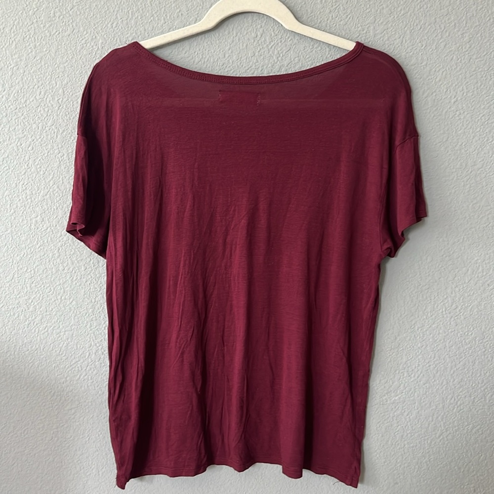 Hollister EUC T-shirt size S, burgundy, Hollister on front in white, loo… - Picture 4 of 5